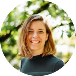 Dr. Stella Cifuentes